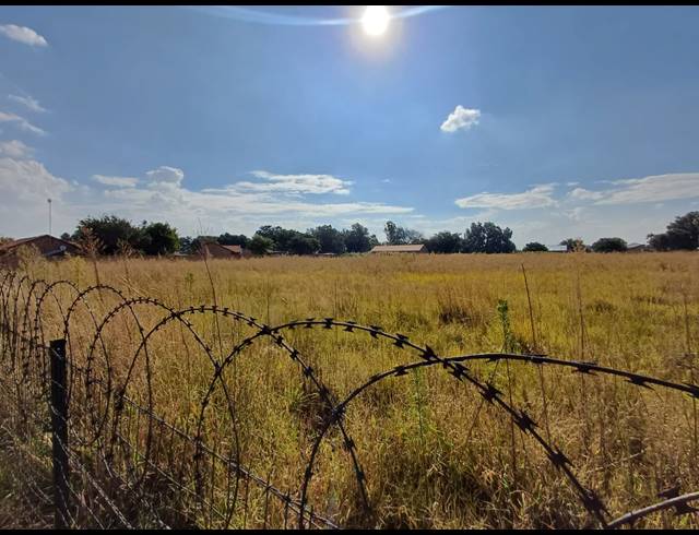 1,400M² VACANT LAND FOR SALE IN KOOKRUS